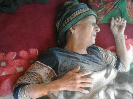 В Азербайджане невестка избила пожилую свекровь – ФОТО