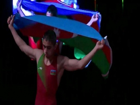 Азербайджанский борец победил армянина и стал чемпионом мира - ФОТО