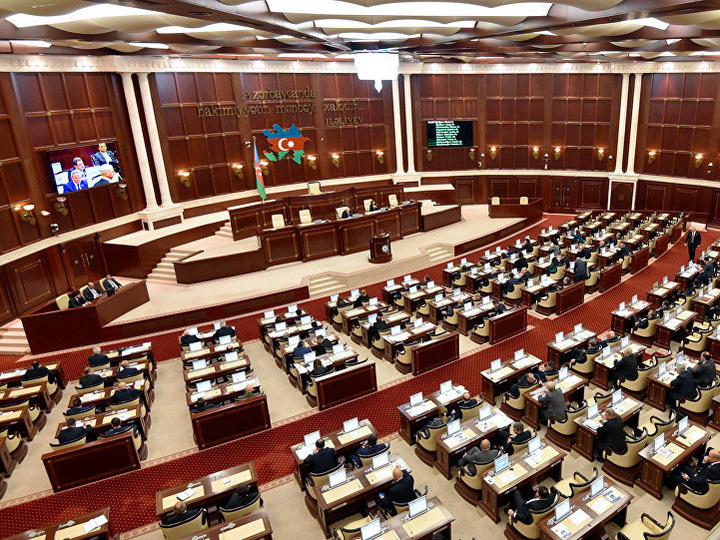 В Азербайджане депутаты отныне будут вести себя в рамках Кодекса этического поведения