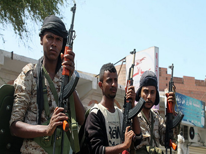 В ходе боев между йеменскими солдатами и повстанцами погибли 17 человек