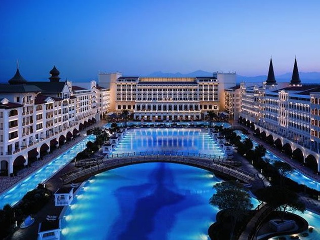 Mardan Palace Hotel приостановил резервирование номеров