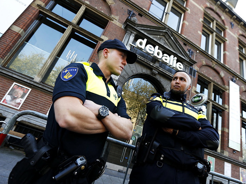 В Голландии задержали мужчину, захватившего заложницу в здании радиостанции - ФОТО - ОБНОВЛЕНО