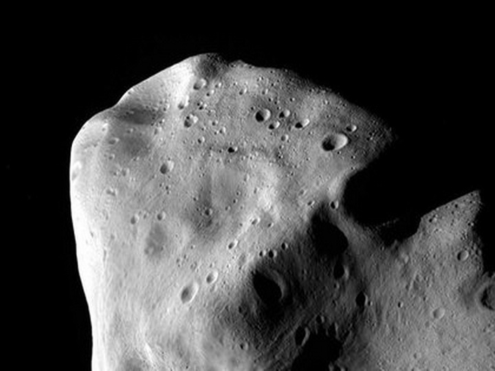 К Земле начал приближаться крупнейший со времени наблюдений астероид