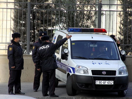В Баку мужчина инсценировал собственное ограбление