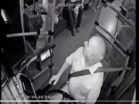 Bakıda avtobus sürücüsünə silah çəkən şəxs həbs edilib – VİDEO