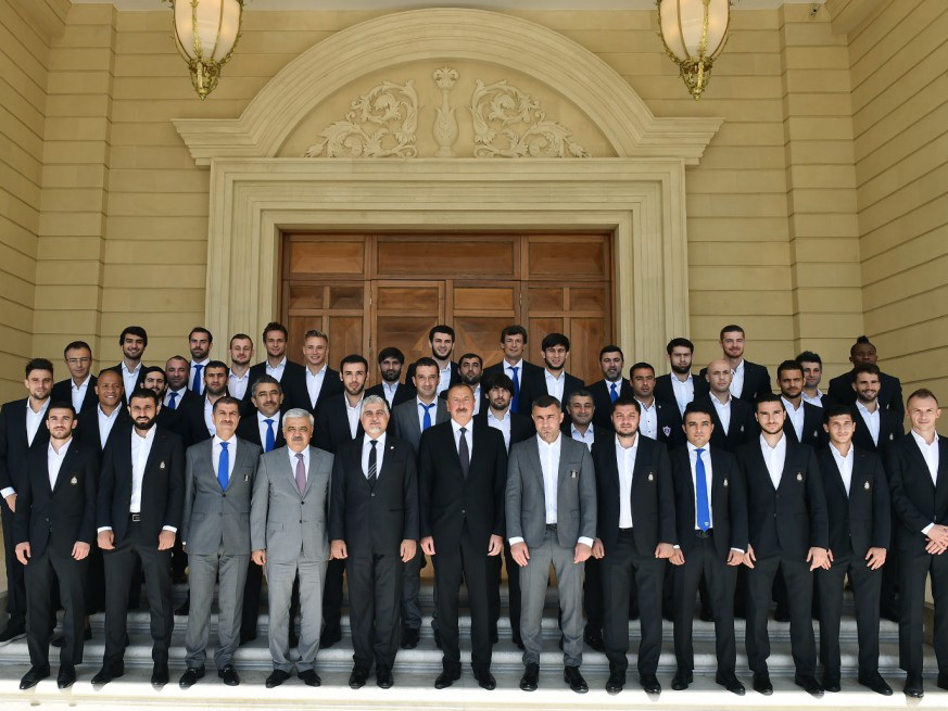 Президент Азербайджана выделил футбольному клубу «Карабах» 2 млн манатов