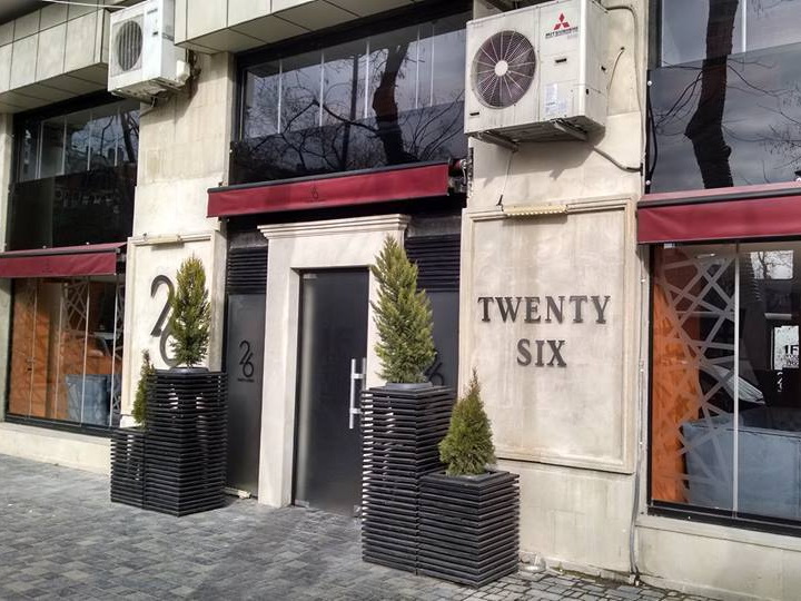 Историки выступили против деятельности ресторана «Twenty Six» в центре Баку - ФОТО