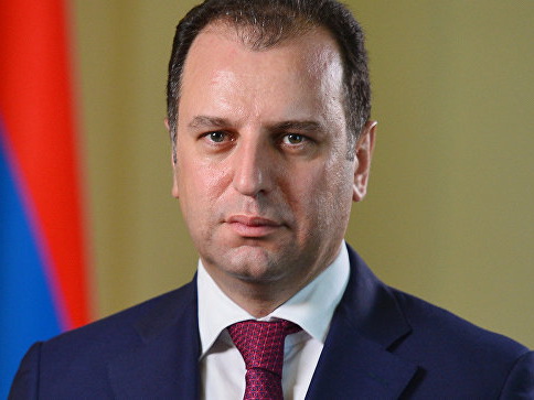 Министр обороны Армении: Россия поставляет нам оружие на самых конкурентных условиях