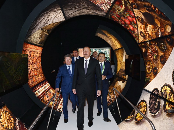 Президент Ильхам Алиев ознакомился с азербайджанским павильоном на EXPO-2017 в Астане - ФОТО