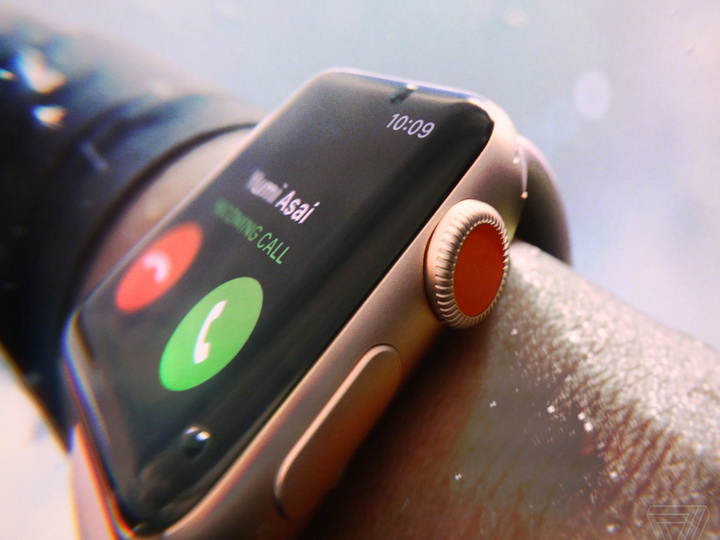 Apple показала «умные» часы с сотовым модулем - ФОТО