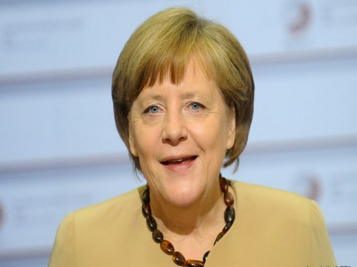Меркель спела на предвыборном митинге - ВИДЕО