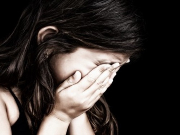 Нечеловеческая дикость: чему учит история 12-летней девочки из Балакенского района, изнасилованной отчимом