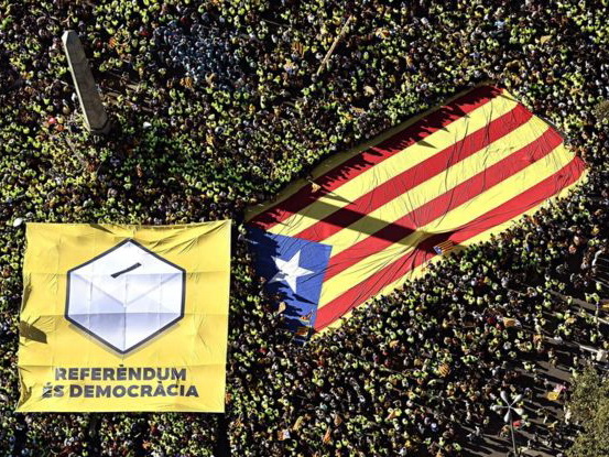 Испанский сепаратизм: Каталония требует референдума о независимости, власти вводят гвардию – ФОТО – ВИДЕО