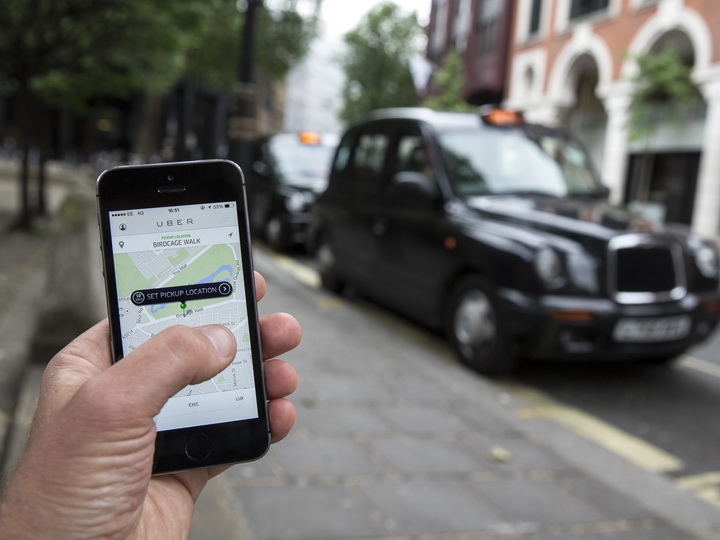 Службе такси Uber отказали в лицензии на работу в Лондоне