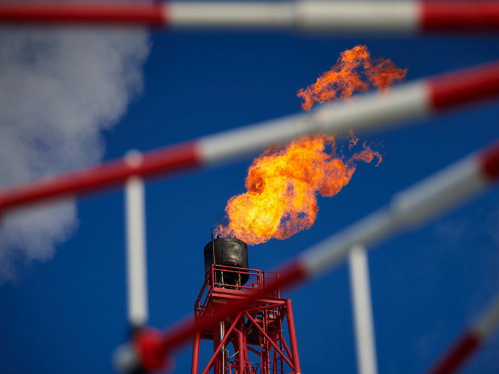 Добыча нефти в Азербайджане стабилизируется, газа - возрастает