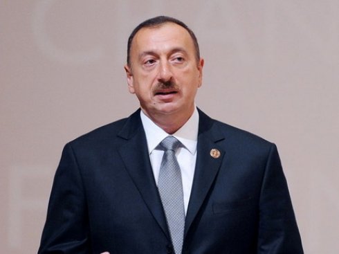 Президент Ильхам Алиев поздравил президента Греции