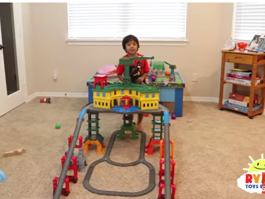 6-летний мальчик заработал $11 млн делая обзоры игрушек на You Tube