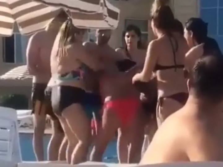 Девушки подрались в одном из центров развлечений Баку – ВИДЕО