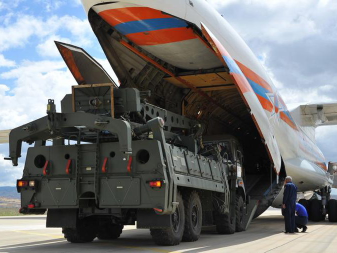 Десятый самолет с компонентами ЗРК С-400 приземлился в Анкаре