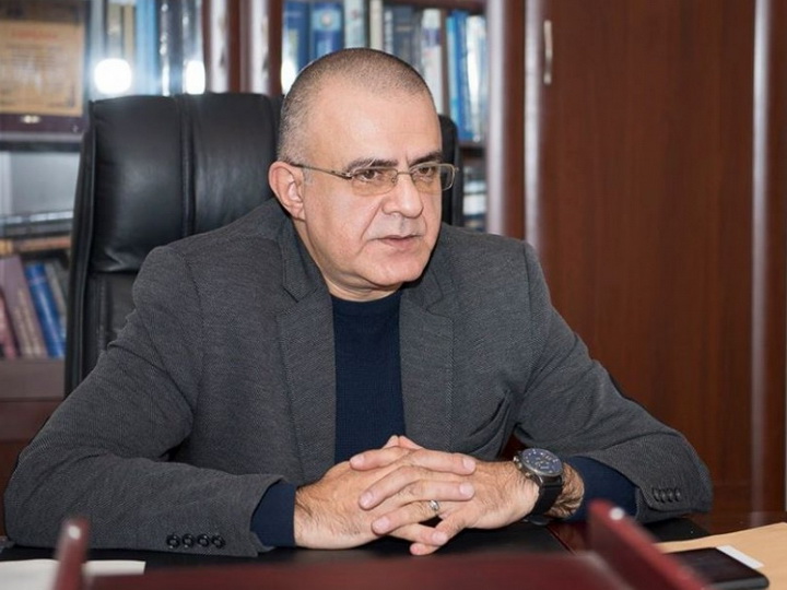 Эльчин Мирзабейли: «Разве пятничный намаз дает право верующим парковать автомобили в два-три ряда, мешая другим?»