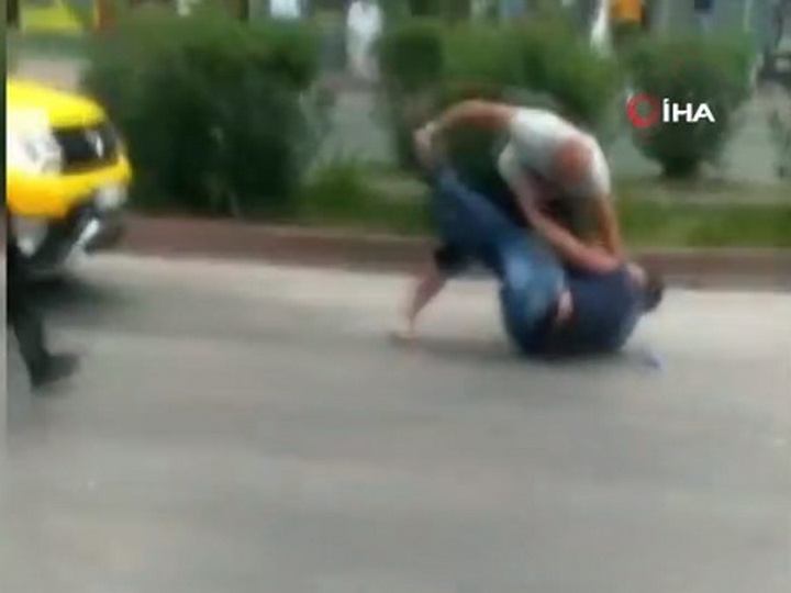 В Турции на улице пытались зарезать азербайджанца - ВИДЕО