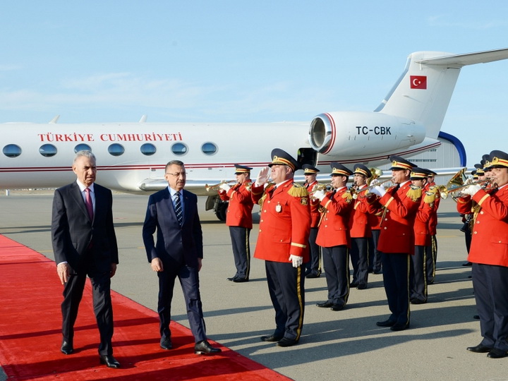 Вице-президент Турецкой Республики прибыл с официальным визитом в Азербайджан - ФОТО