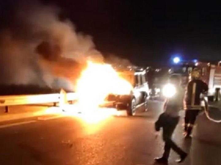 В Баку сгорел Gelandewagen - ФОТО - ВИДЕО