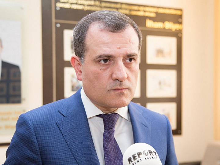 Джейхун Байрамов сделал строгий выговор директору школы из-за старшеклассников