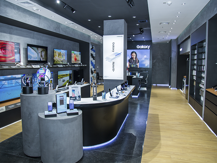В Баку открыт первый в Азербайджане магазин бренда Samsung – ФОТО