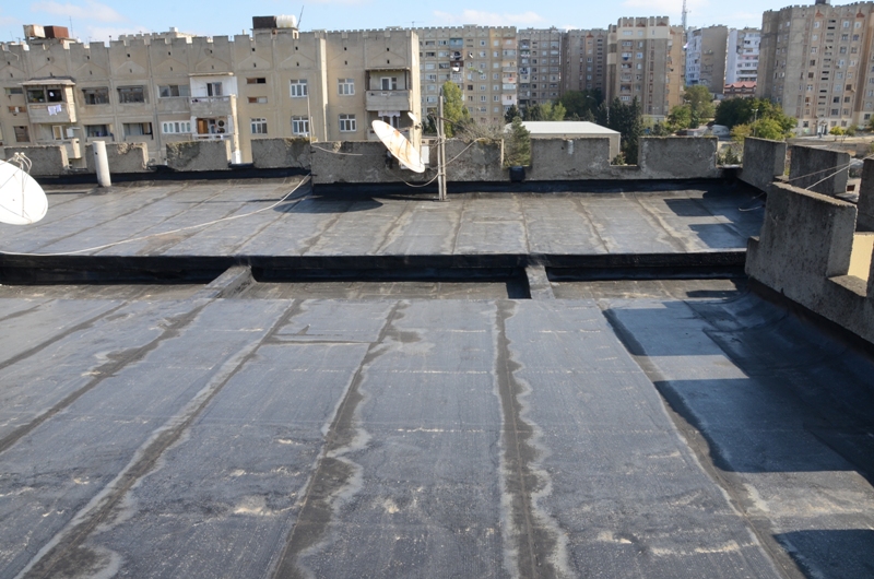 Президент выделил 10 миллионов ИВ Баку на ремонт крыш жилых домов - ФОТО