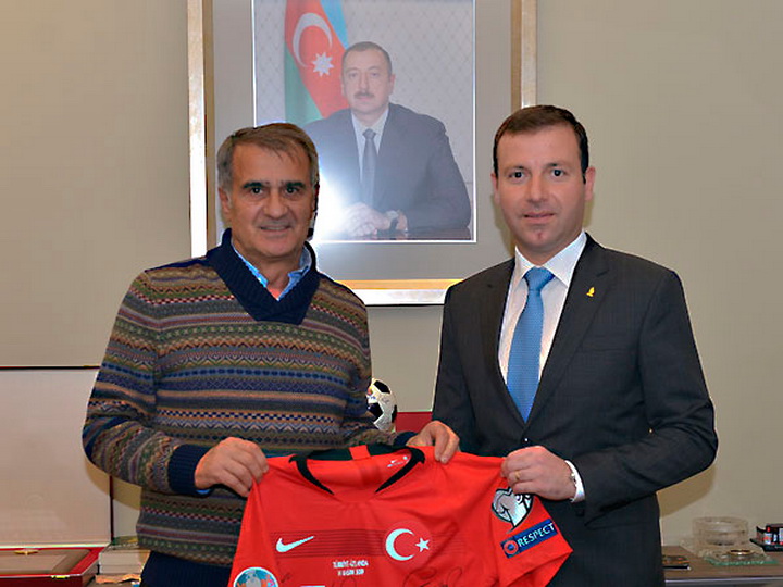Эльхан Мамедов встретился с главным тренером сборной Турции по футболу