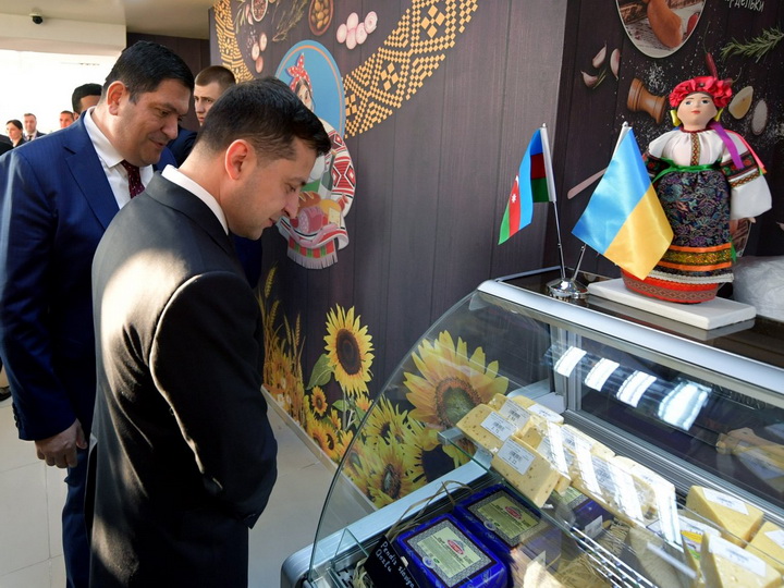 «Вкусно по-украински!»: Зеленский посетил магазин украинских товаров – ФОТО