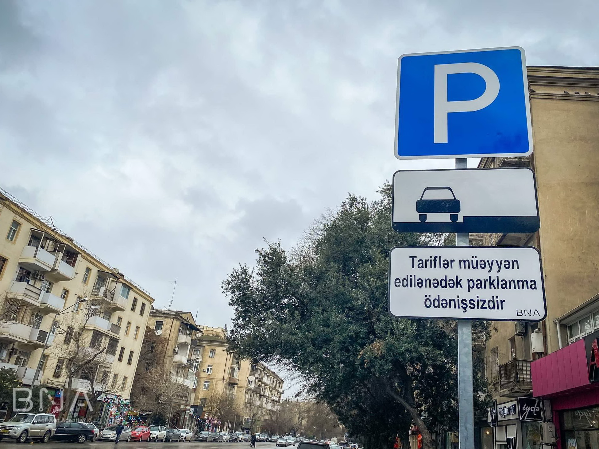 Водителей Баку известили: Парковка бесплатная! - ФОТОФАКТ