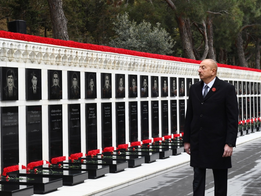 Президент Азербайджана Ильхам Алиев почтил светлую память шехидов 20 Января - ФОТО - ВИДЕО