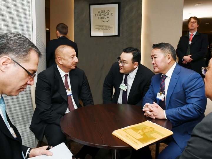 Президент Азербайджана встретился в Давосе с Президентом Монголии - ФОТО