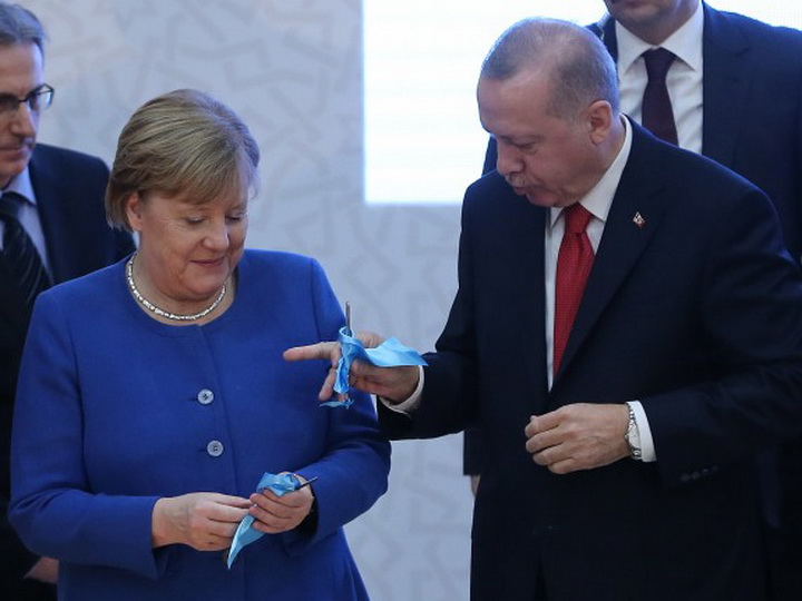 Подарок Эрдогана удивил Меркель  - ФОТО - ВИДЕО