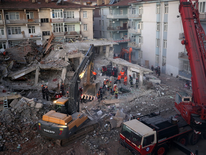 Минздрав Турции: Жертвами землетрясения стали 36 человек - ФОТО - ОБНОВЛЕНО