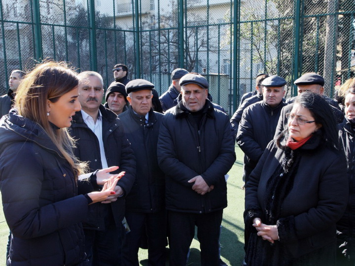Впервые принимающая участие в парламентских выборах Кенуль Нуруллаева встретилась с избирателями - ФОТО - ВИДЕО