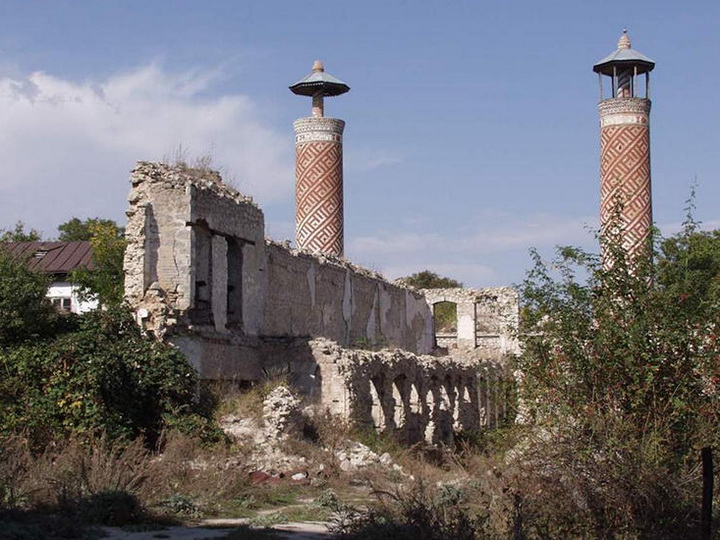 Азербайджанская община Нагорного Карабаха: Планы Армении «восстановить» памятники в Карабахе преследуют лишь гнусные цели