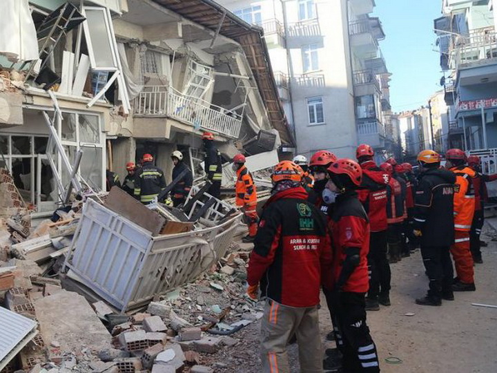 Азербайджанские студенты, эвакуированные из зоны землетрясения, отправлены в Баку - ОБНОВЛЕНО