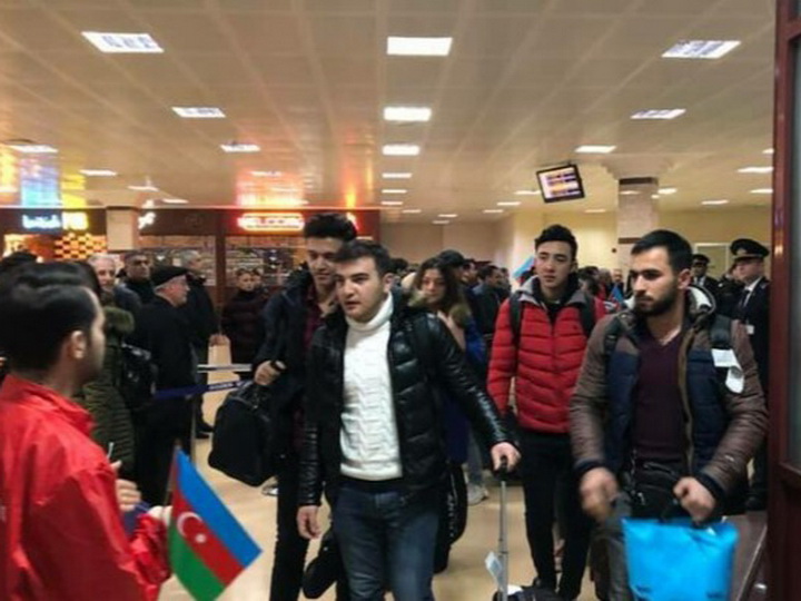Азербайджанские студенты, обучавшиеся в пострадавших от землетрясения регионах Турции, вернулись на родину - ВИДЕО
