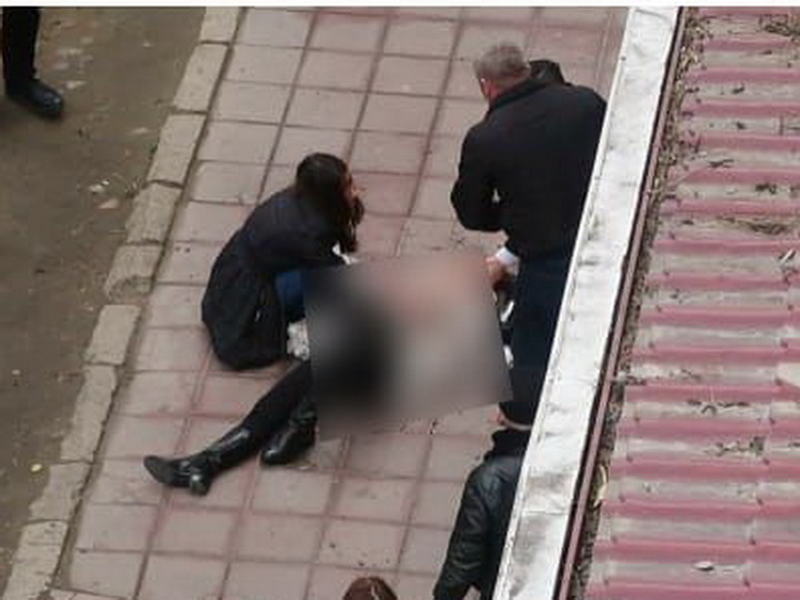 Новые подробности вооруженного нападения мужчины на свою супругу в центре Баку - ФОТО - ВИДЕО