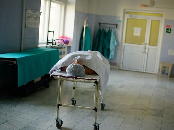 В бакинской больнице обокрали умершего пациента