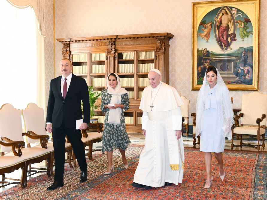 Президент Азербайджана Ильхам Алиев встретился в Ватикане с Папой Франциском - ФОТО - ВИДЕО