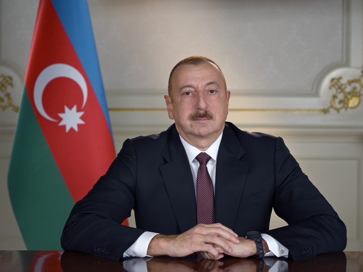 Президент Ильхам Алиев наградил группу генералов