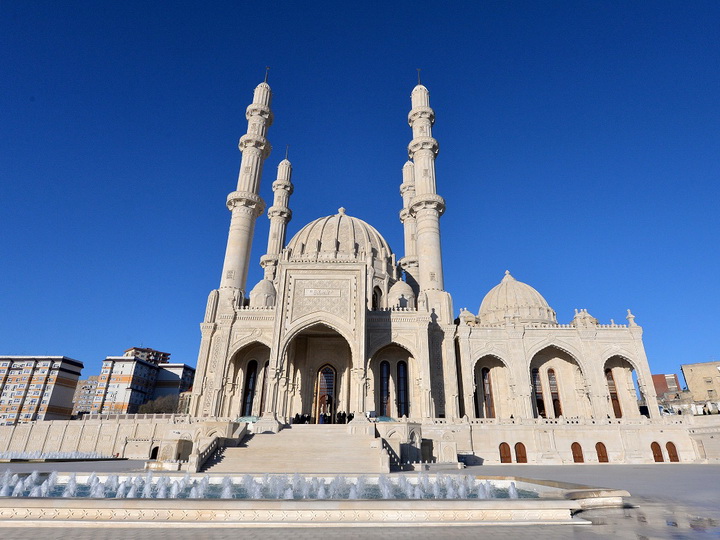 В азербайджанских мечетях запрещено проведение поминок из-за коронавируса