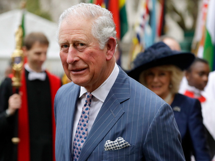 Принц Чарльз вылечился от коронавируса и вышел из карантина
