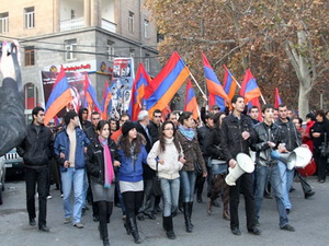 Оппозиция Армении отметила День защиты прав человека шествием - ФОТО