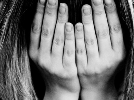 Лесбиянка изнасиловала 13-летнюю девочку