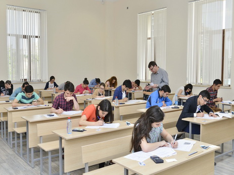 В Азербайджане отложены выпускные экзамены